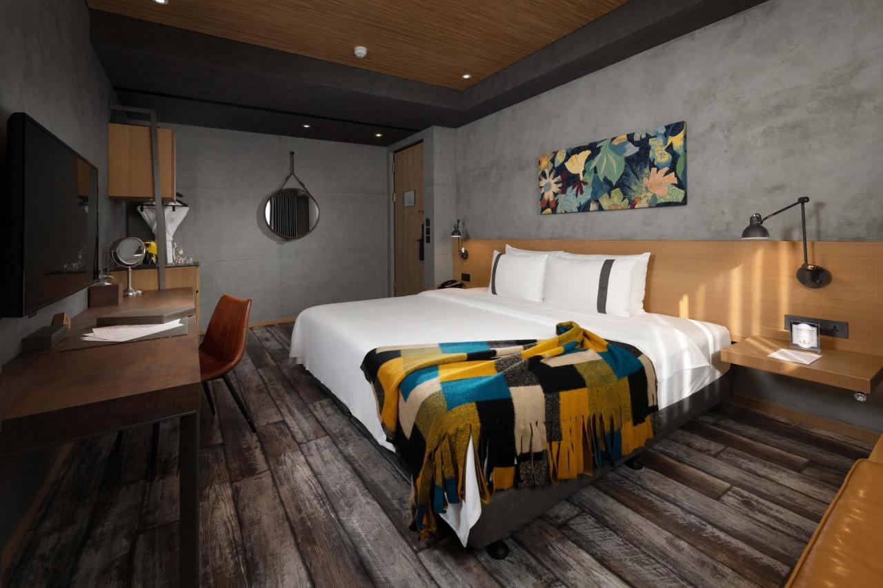 Brio Hotel Kaohsiung Bagian luar foto
