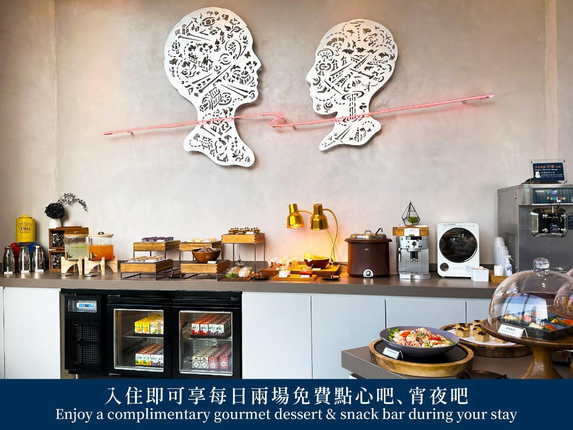 Brio Hotel Kaohsiung Bagian luar foto