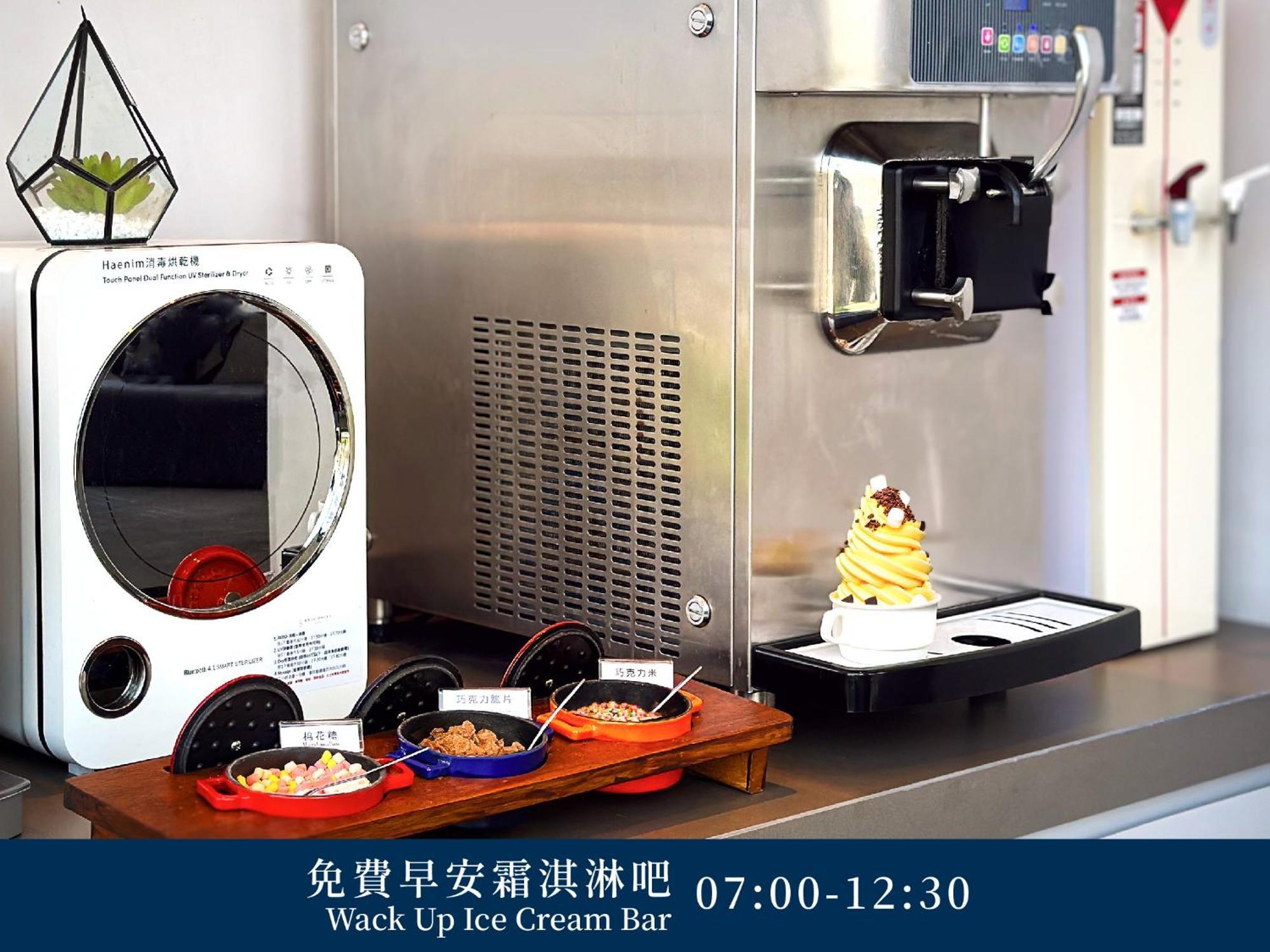 Brio Hotel Kaohsiung Bagian luar foto