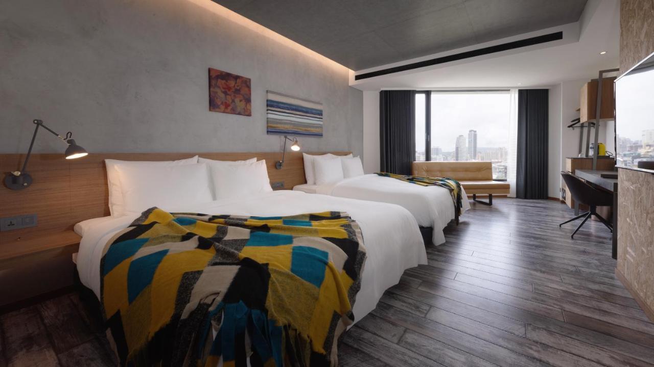 Brio Hotel Kaohsiung Bagian luar foto