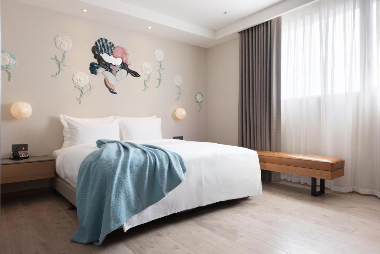 Brio Hotel Kaohsiung Bagian luar foto