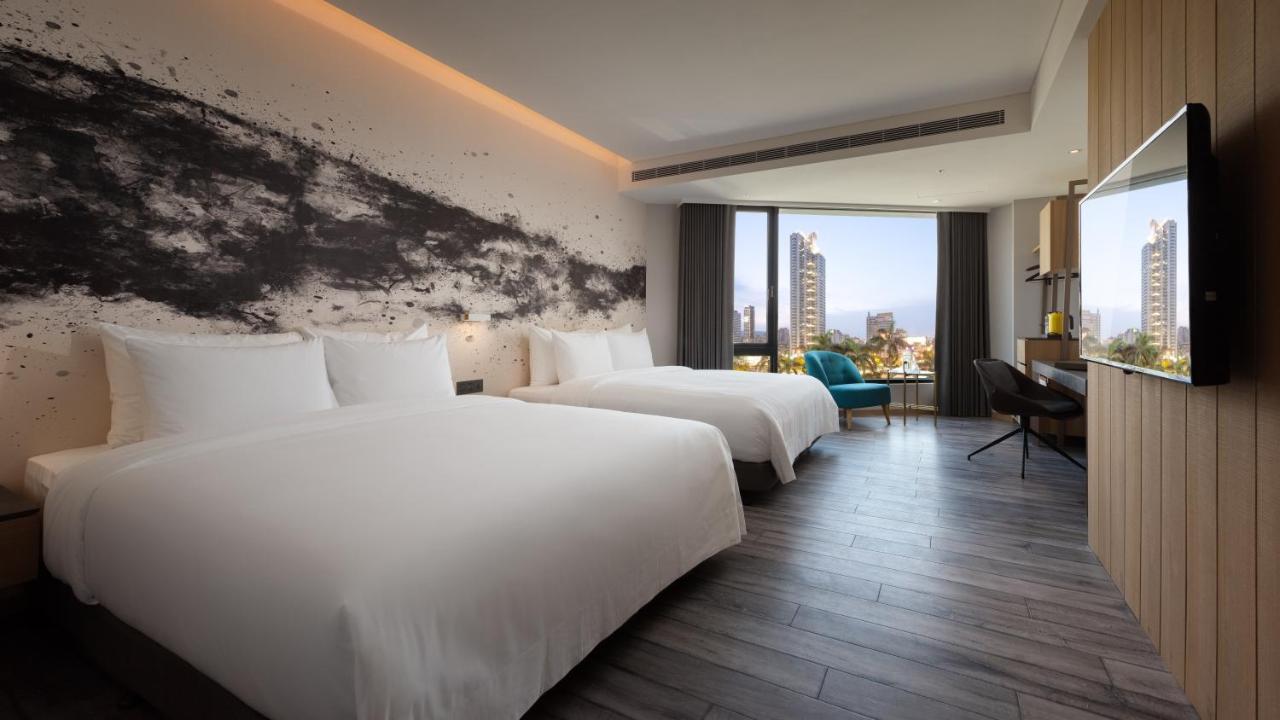 Brio Hotel Kaohsiung Bagian luar foto