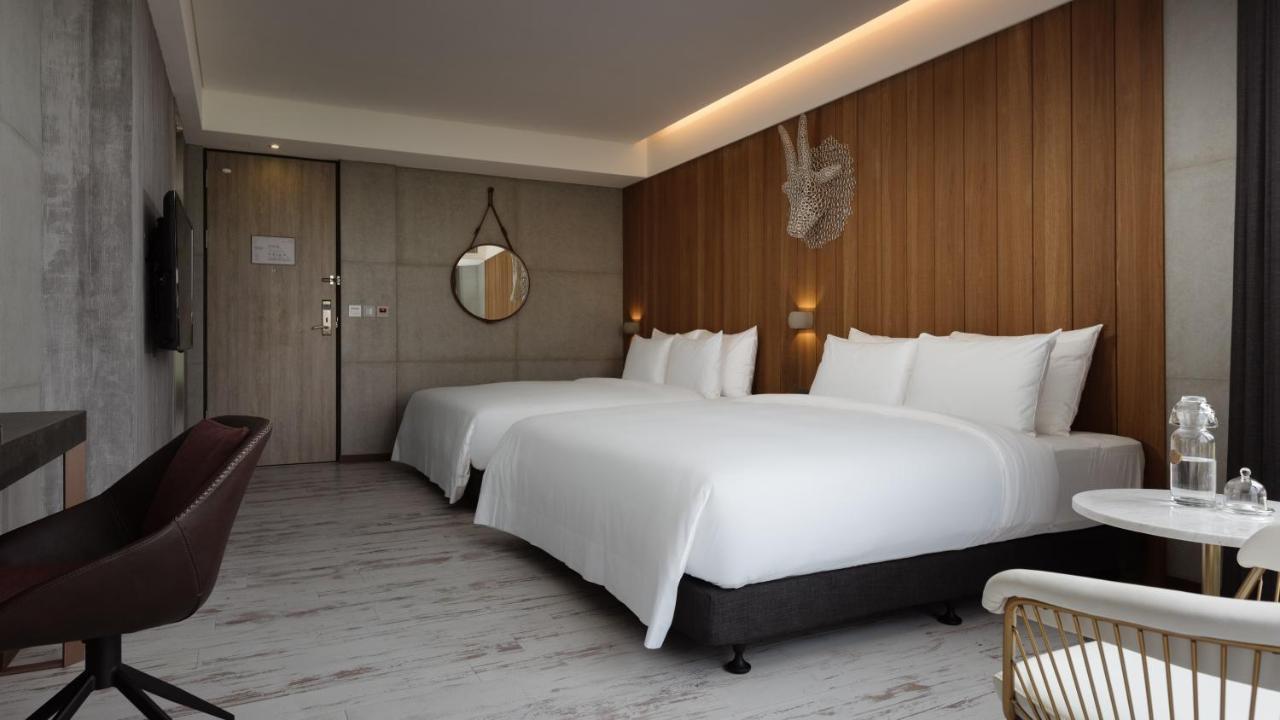 Brio Hotel Kaohsiung Bagian luar foto