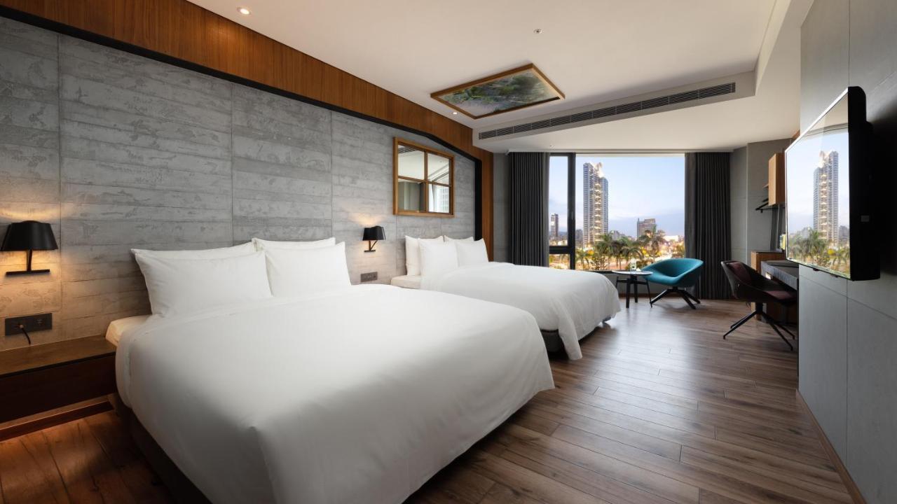 Brio Hotel Kaohsiung Bagian luar foto