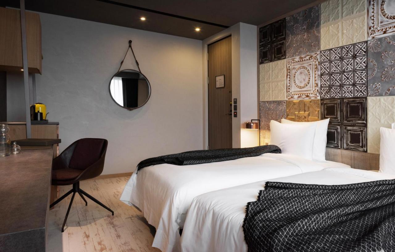 Brio Hotel Kaohsiung Bagian luar foto