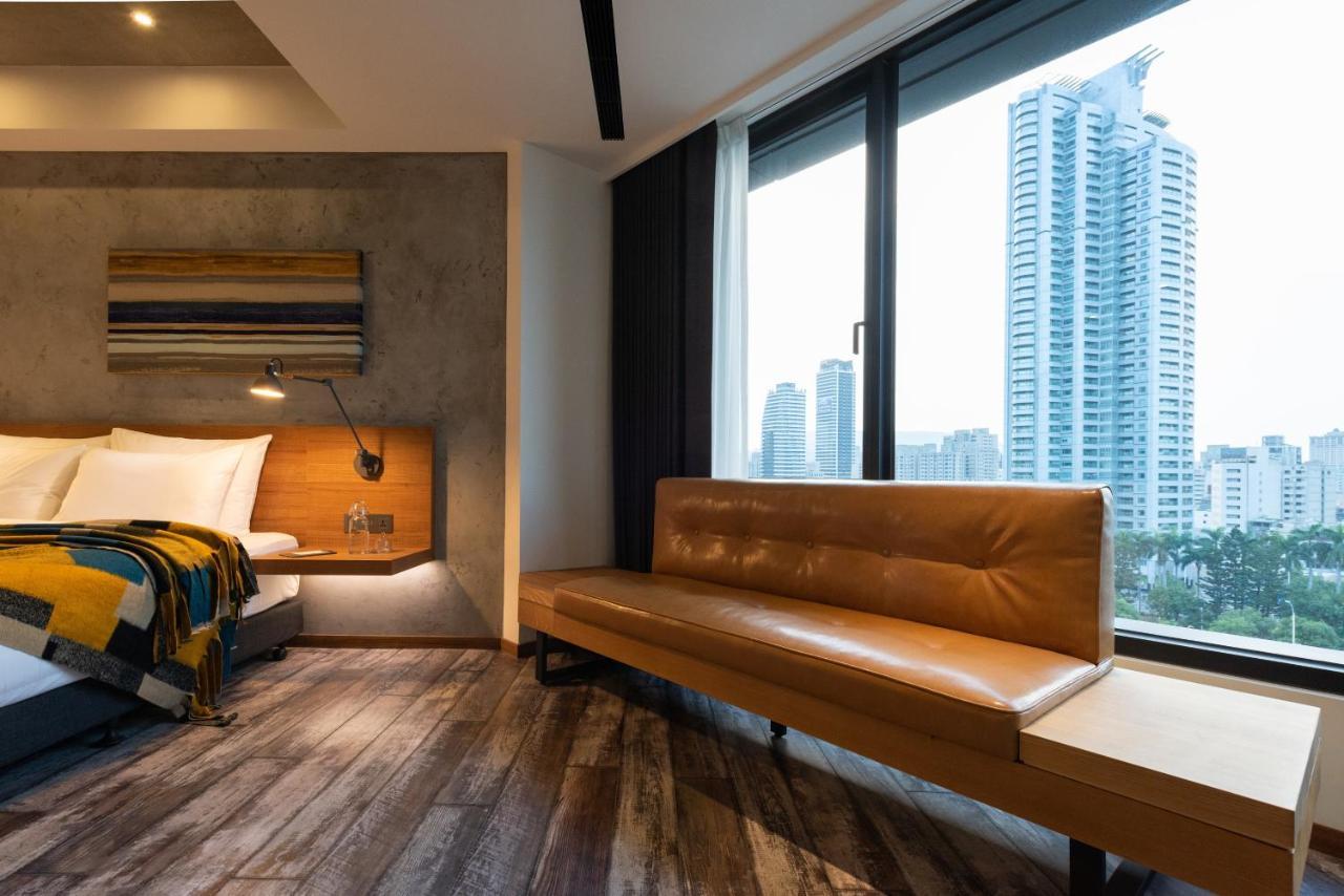 Brio Hotel Kaohsiung Bagian luar foto