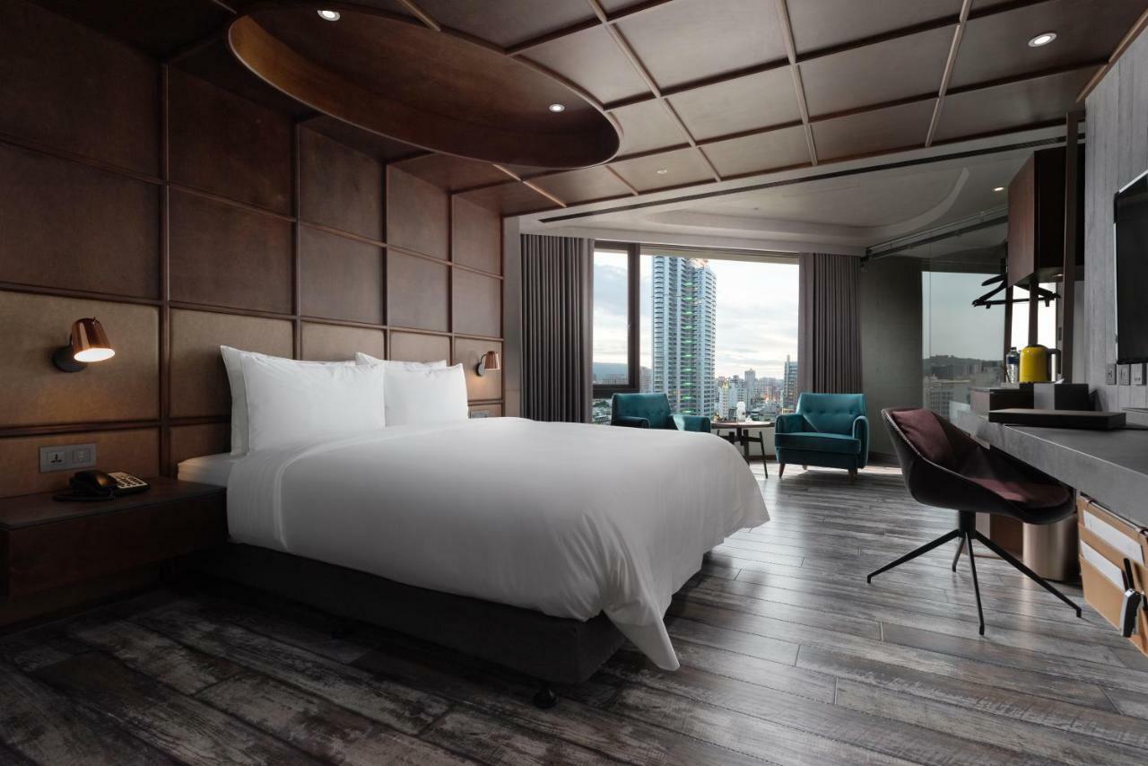 Brio Hotel Kaohsiung Bagian luar foto
