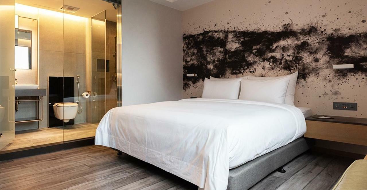 Brio Hotel Kaohsiung Bagian luar foto
