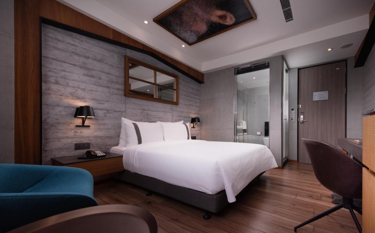 Brio Hotel Kaohsiung Bagian luar foto